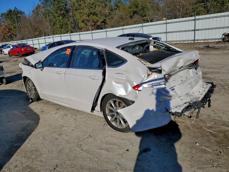 Photo 2 from auction – 2017 FORD FUSION with VIN 3FA6P0HD9HR174454