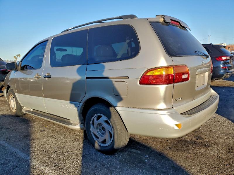 Photo 2 from auction – 2000 TOYOTA SIENNA with VIN 4T3ZF13C2YU305153
