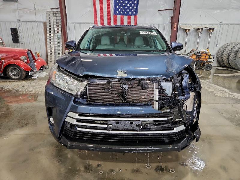 Photo 5 from auction – 2018 TOYOTA HIGHLANDER with VIN 5TDJZRFH6JS859331