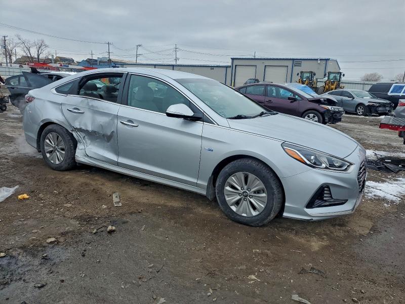 Photo 4 from auction – 2019 HYUNDAI SONATA HYB with VIN KMHE24L37KA093315