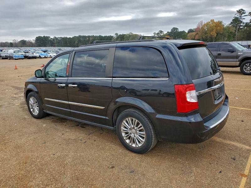 Photo 2 from auction – 2015 CHRYSLER TOWN & COU with VIN 2C4RC1CG5FR675449
