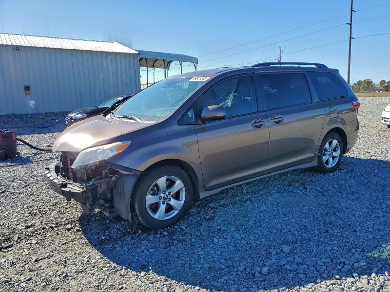 TOYOTA SIENNA LE 2018 with VIN 5TDKZ3DC2JS935085 - Photo from auction