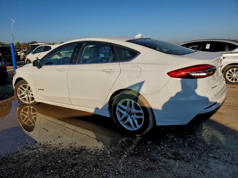 Photo 2 from auction – 2019 FORD FUSION with VIN 3FA6P0LU4KR142929