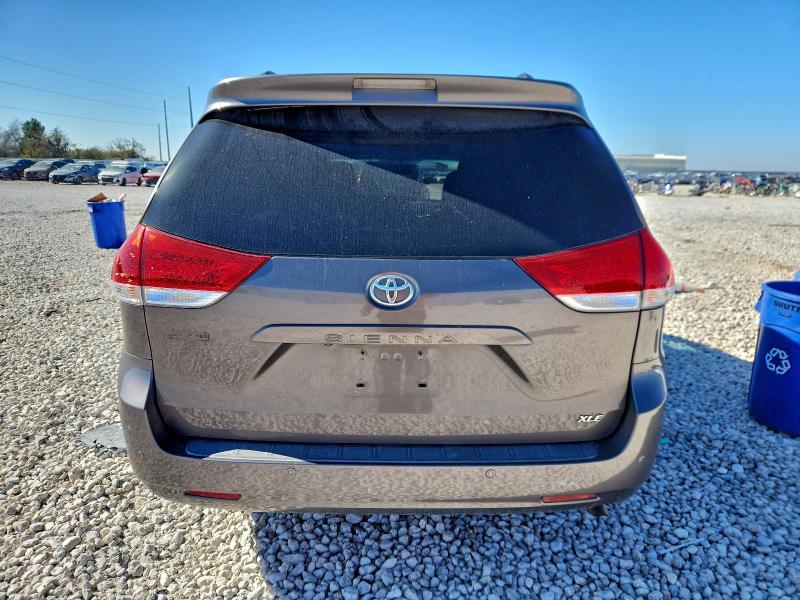Photo 6 from auction – 2014 TOYOTA SIENNA XLE with VIN 5TDYK3DC8ES439728