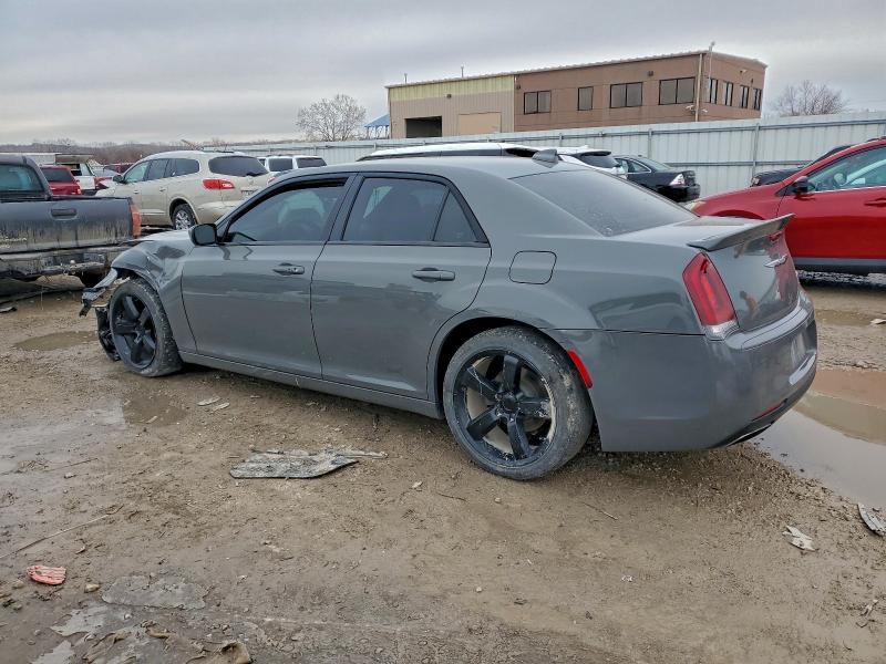 Foto 2 de la subasta – 2017 CHRYSLER 300 S con VIN 2C3CCABG3HH591103