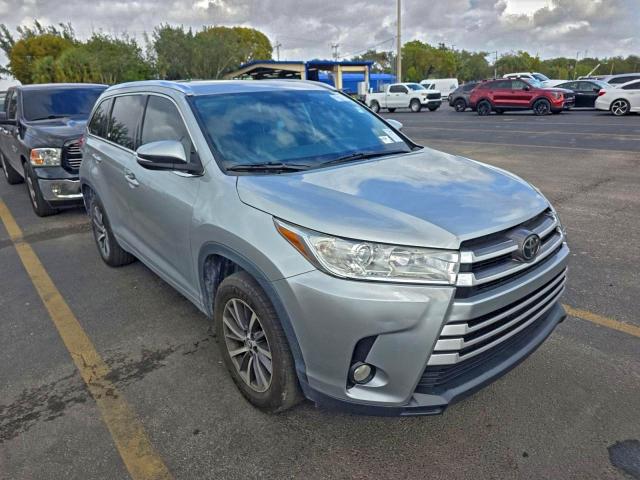 TOYOTA HIGHLANDER 2018 with VIN 5TDKZRFH0JS284115 - Photo from auction