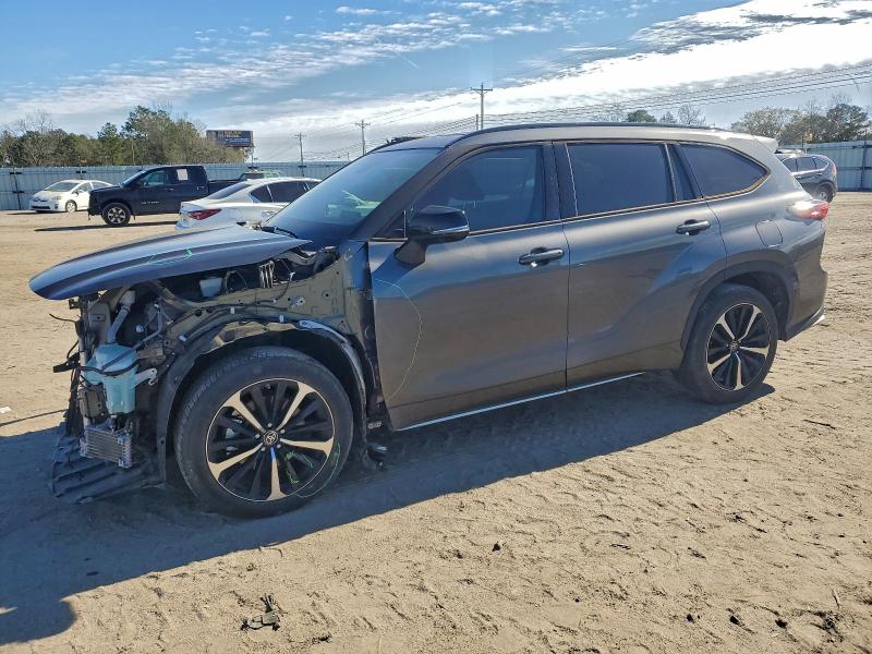 TOYOTA HIGHLANDER 2022 with VIN 5TDLZRAH1NS138680 - Photo from auction