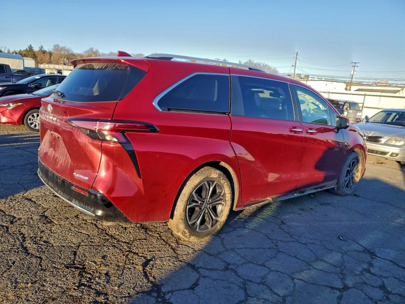 Photo 3 from auction – 2025 TOYOTA SIENNA LIM with VIN 5TDESKFC5SS154569