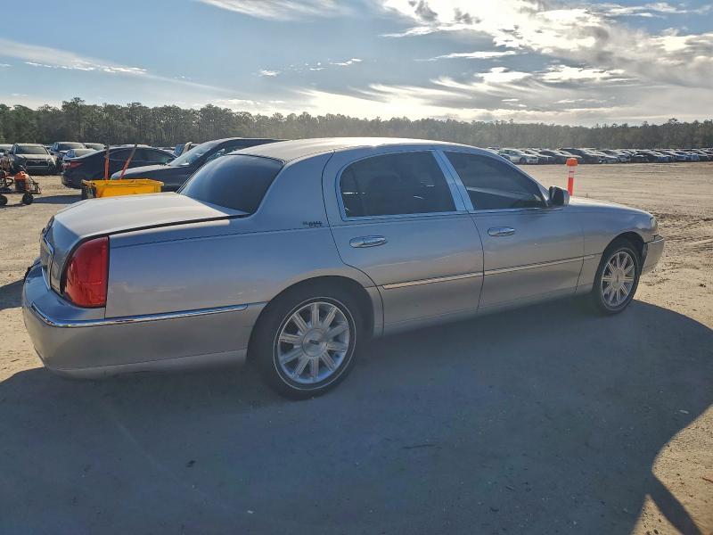 صورة رقم 3 من المزاد - 2011 LINCOLN TOWN CAR S مع VIN 2LNBL8CV2BX765202