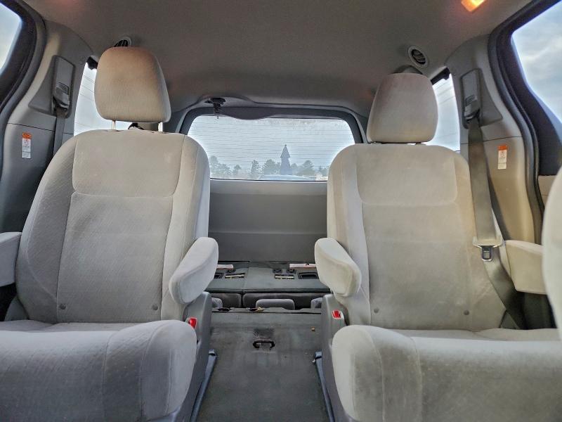Photo 10 from auction – 2015 TOYOTA SIENNA LE with VIN 5TDJK3DC8FS105380