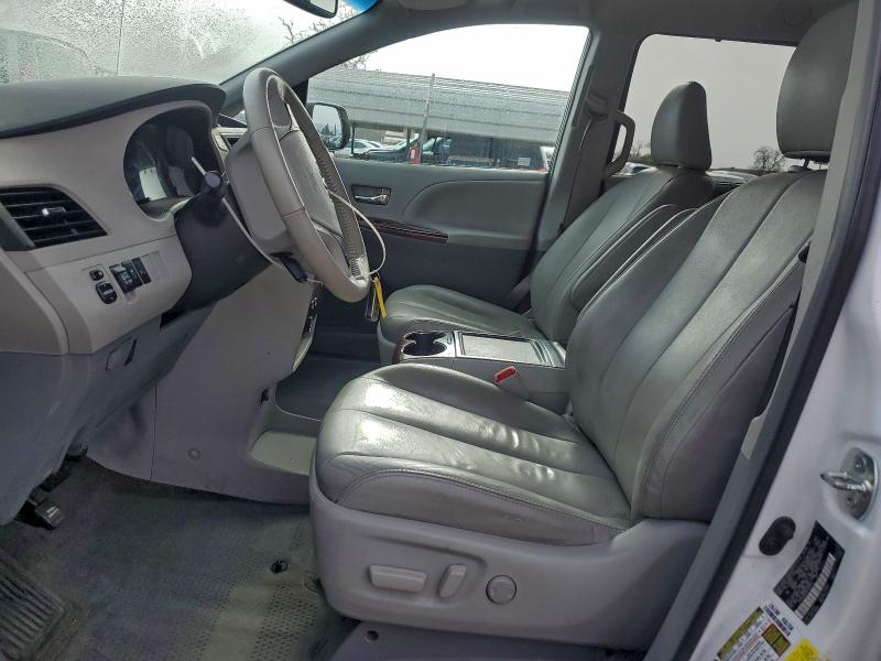 Photo 7 from auction – 2014 TOYOTA SIENNA XLE with VIN 5TDYK3DC0ES439741