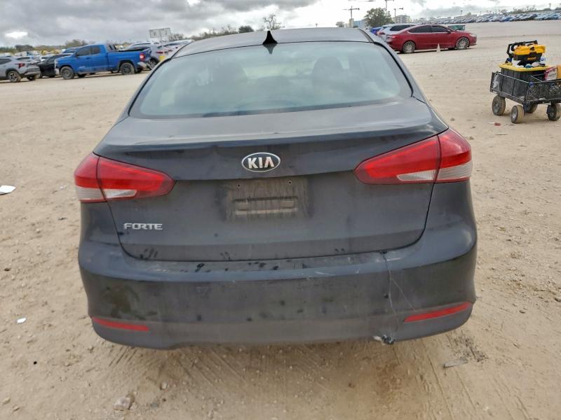 Photo 6 from auction – 2017 KIA FORTE LX with VIN 3KPFK4A74HE158321