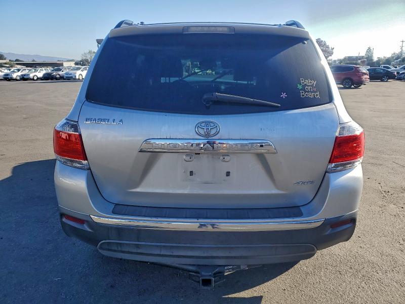 Foto 6 de la subasta – 2013 TOYOTA HIGHLANDER con VIN 5TDDK3EH6DS260045