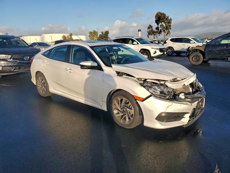 Photo 4 from auction – 2018 HONDA CIVIC EX with VIN 19XFC2F7XJE209045