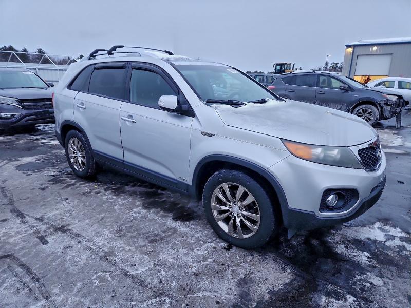 Photo 4 from auction – 2011 KIA SORENTO EX with VIN 5XYKUDA24BG132809