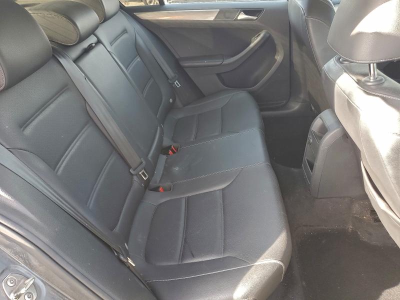Photo 10 from auction – 2018 VOLKSWAGEN JETTA SE with VIN 3VWDB7AJ5JM260143