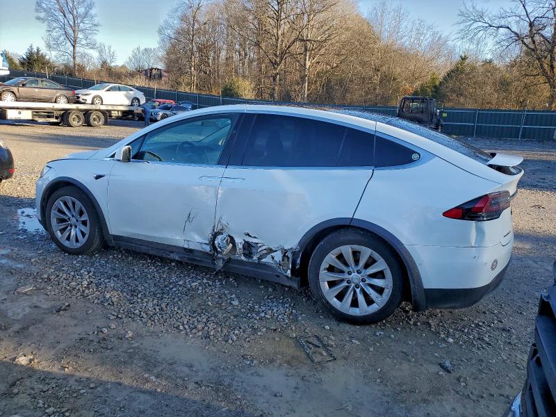 Photo 2 from auction – 2018 TESLA MODEL X with VIN 5YJXCBE21JF133753