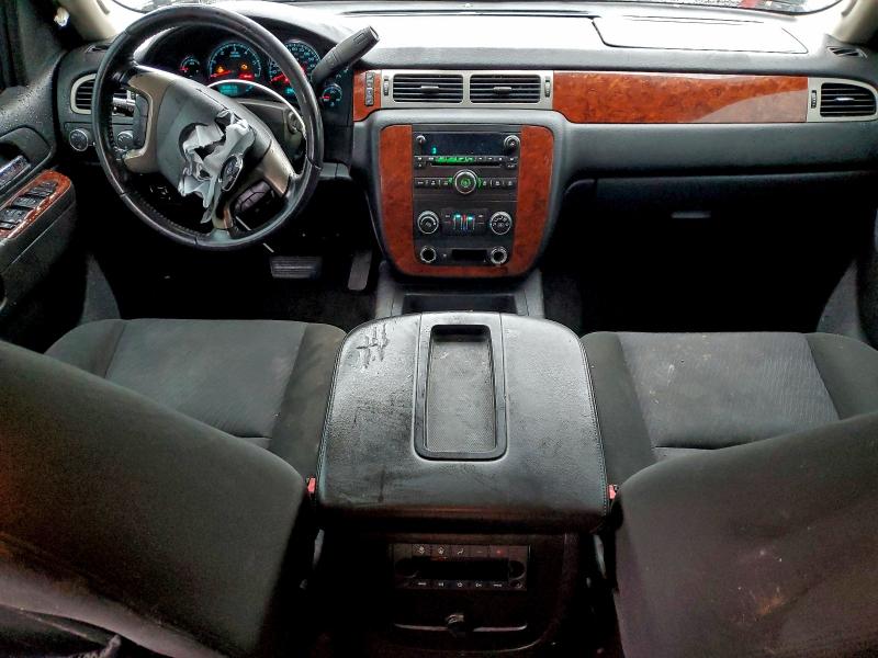 Photo 8 from auction – 2011 CHEVROLET TAHOE with VIN 1GNSKAE07BR199085