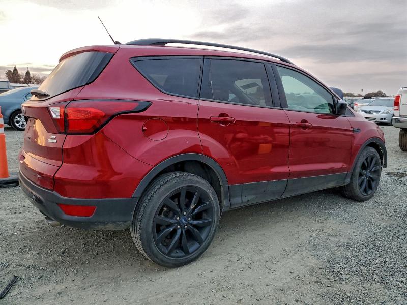 Photo 3 from auction – 2019 FORD ESCAPE with VIN 1FMCU0GD5KUB63096