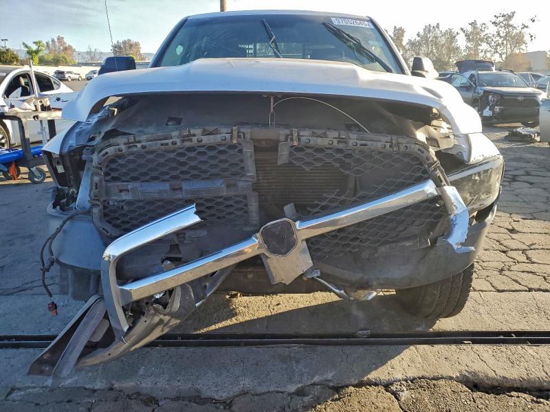 Photo 5 from auction – 2016 RAM 1500 with VIN 1C6RR6KM6GS183569