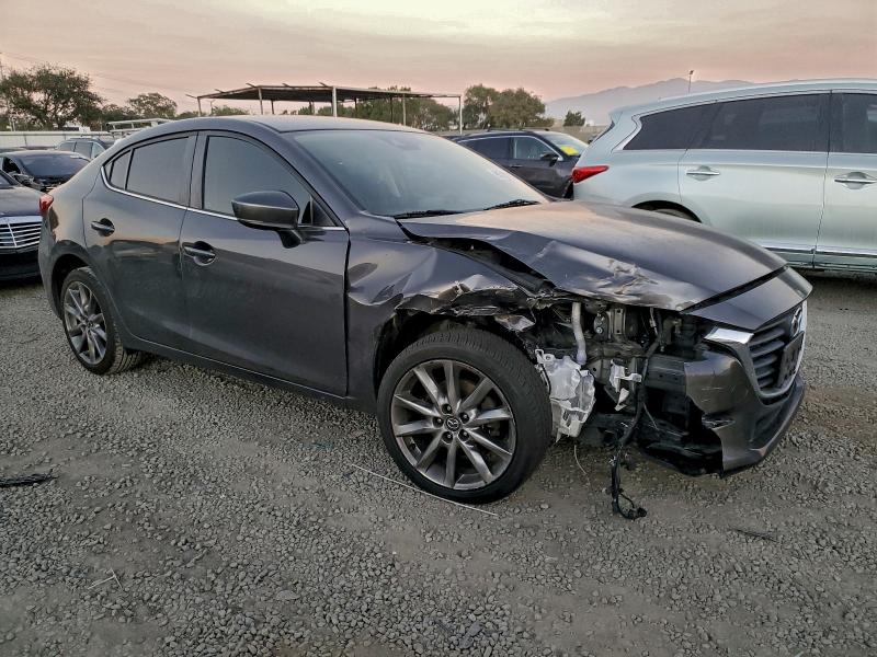 Photo 4 from auction – 2018 MAZDA 3 TOURING with VIN 3MZBN1V31JM225283