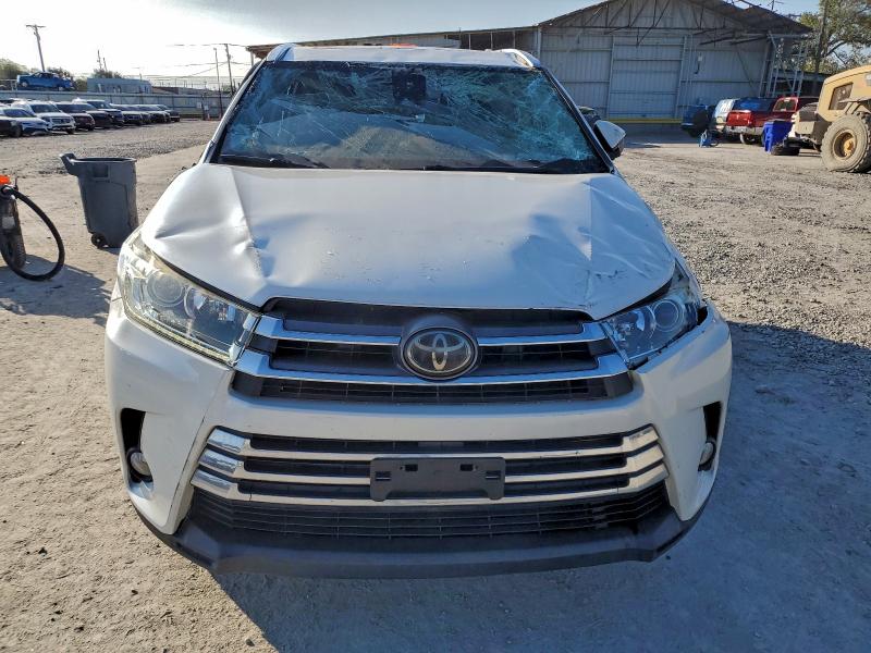 Photo 5 from auction – 2018 TOYOTA HIGHLANDER with VIN 5TDYZRFH2JS236108