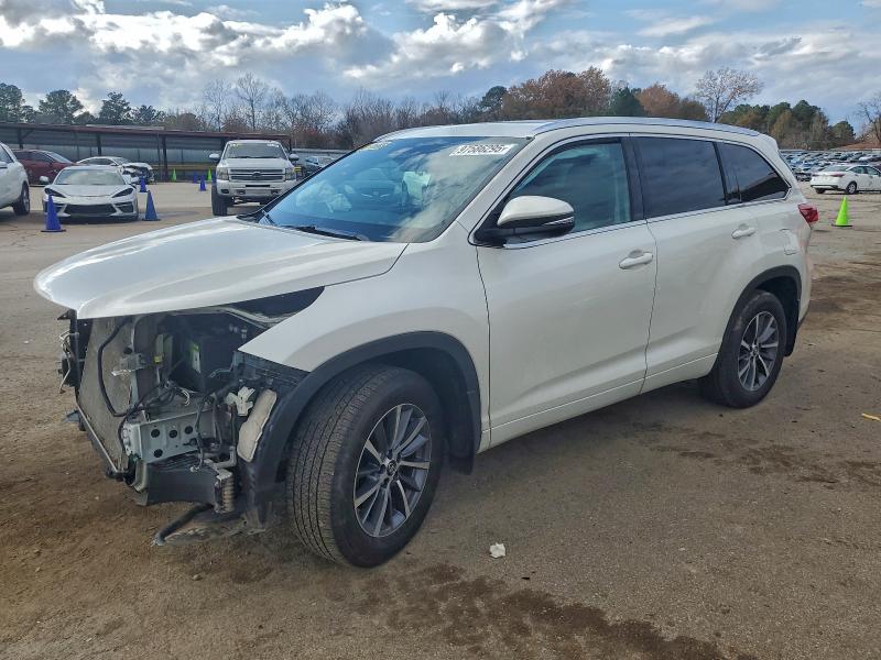 TOYOTA HIGHLANDER 2018 with VIN 5TDJZRFH7JS553643 - Photo from auction
