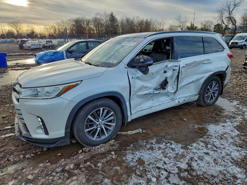 TOYOTA HIGHLANDER 2017 with VIN 5TDJZRFH6HS392504 - Photo from auction