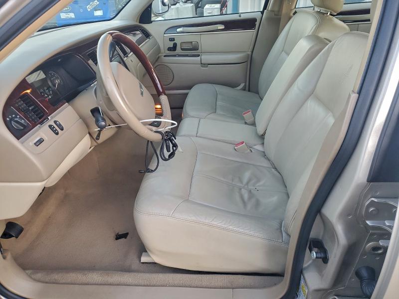 Photo 7 from auction – 2008 LINCOLN TOWN CAR S with VIN 2LNHM82VX8X663969