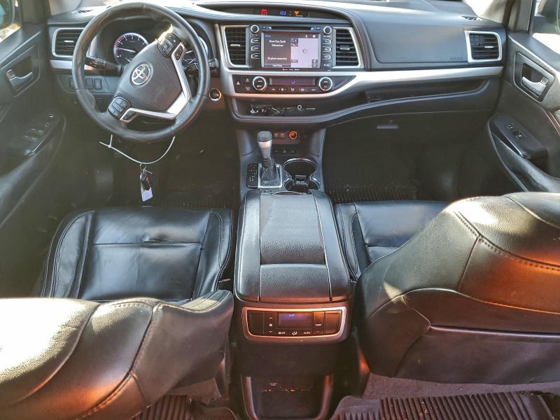 Photo 8 from auction – 2018 TOYOTA HIGHLANDER with VIN 5TDJZRFH8JS829070
