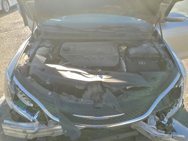 Photo 11 from auction – 2015 CHRYSLER 200 LIMITE with VIN 1C3CCCAB7FN645282