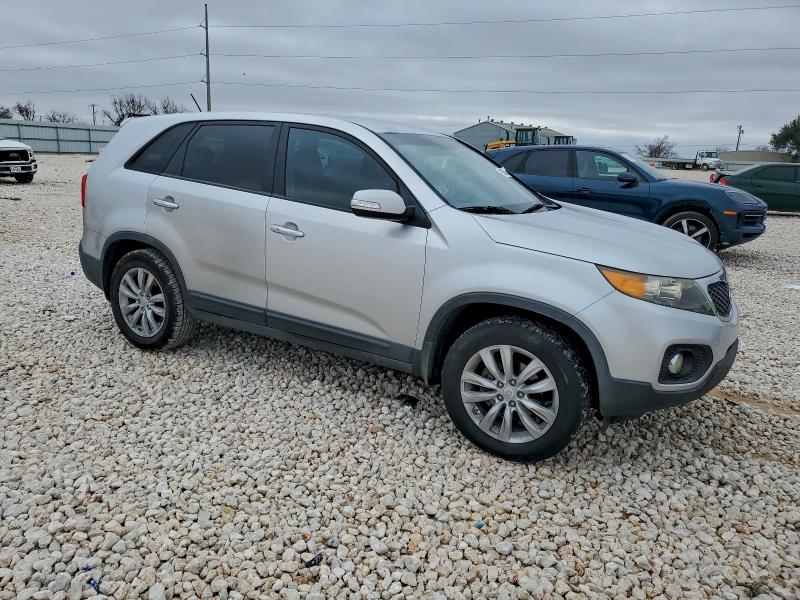 Photo 4 from auction – 2011 KIA SORENTO EX with VIN 5XYKU4A29BG027862