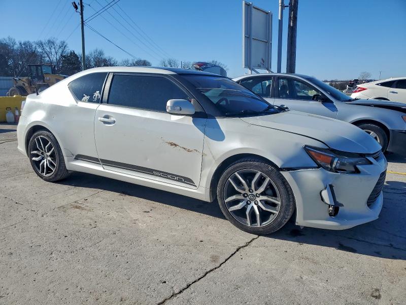 Photo 4 from auction – 2016 TOYOTA SCION TC with VIN JTKJF5C74GJ020631