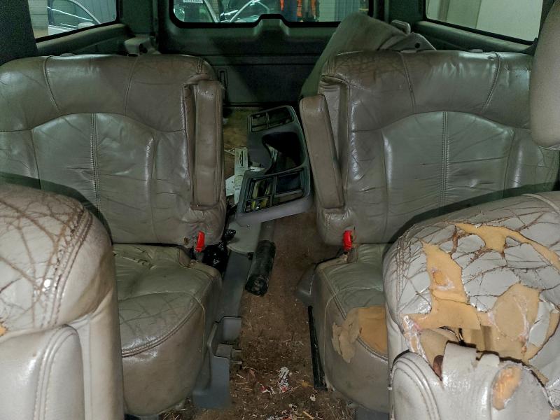 Photo 10 from auction – 2002 CHEVROLET SUBURBAN with VIN 1GNFK16Z42J225641