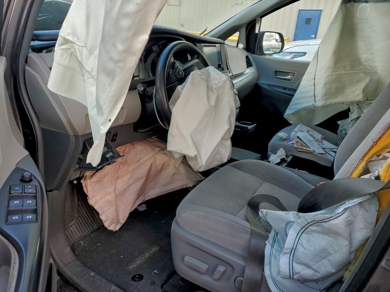 Photo 7 from auction – 2015 TOYOTA SIENNA with VIN 5TDKK3DC3FS664808