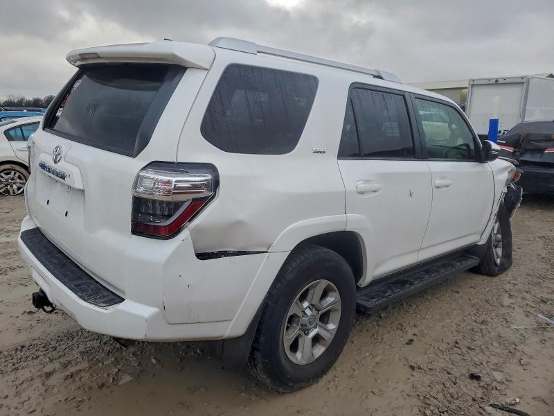 Photo 3 from auction – 2017 TOYOTA 4RUNNER SR with VIN JTEBU5JR9H5408952
