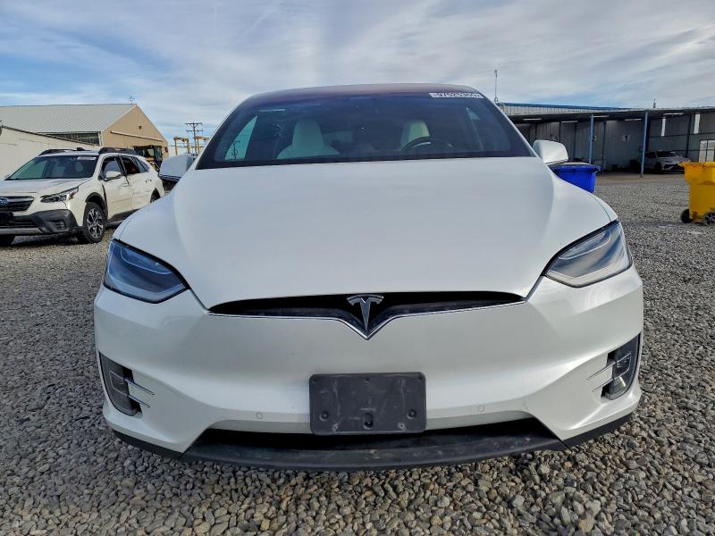 Photo 5 from auction – 2018 TESLA MODEL X with VIN 5YJXCDE23JF101205