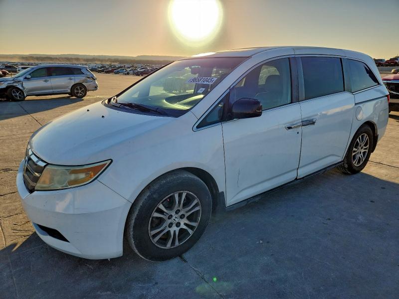 HONDA ODYSSEY 2011 مع رقم تعريف المركبة 5FNRL5H63BB008215 - صورة من المزاد