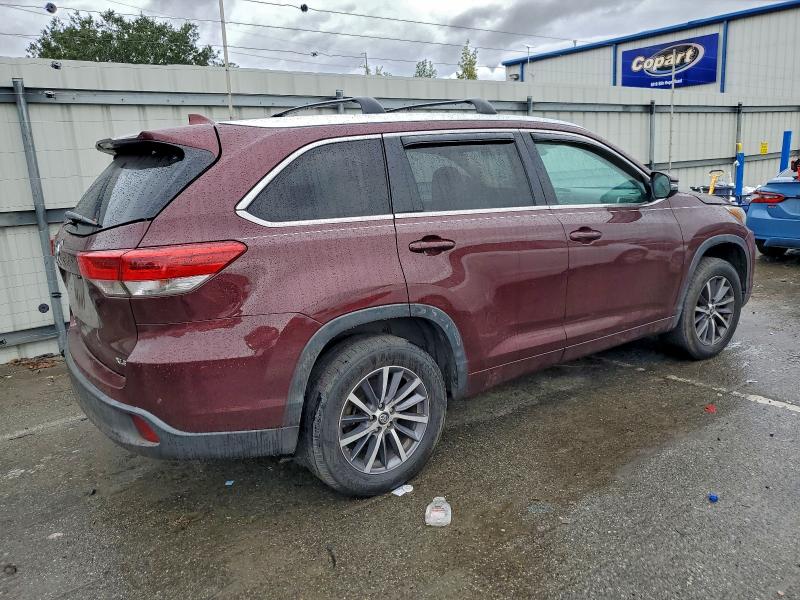 Photo 3 from auction – 2018 TOYOTA HIGHLANDER with VIN 5TDKZRFH8JS265604