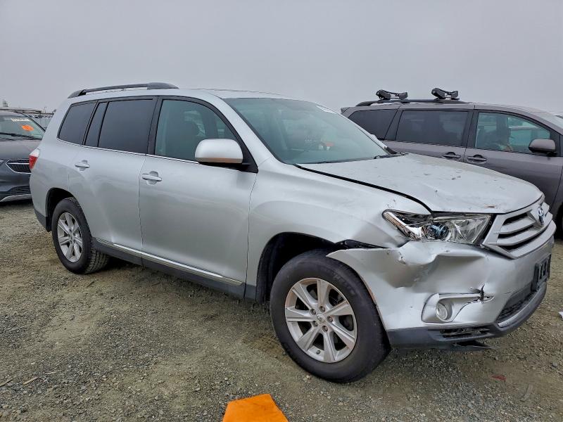 Photo 4 from auction – 2012 TOYOTA HIGHLANDER with VIN 5TDBK3EH2CS127675