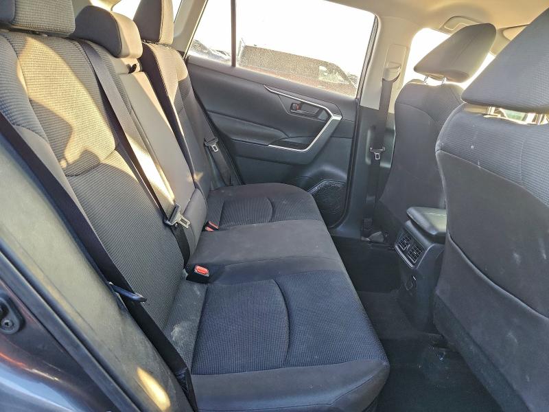 Photo 11 from auction – 2021 TOYOTA RAV4 LE with VIN JTMLWRFV1MD559168