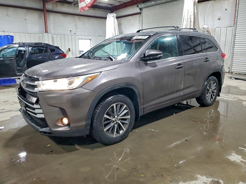 TOYOTA HIGHLANDER 2018 with VIN 5TDJZRFH1JS828438 - Photo from auction