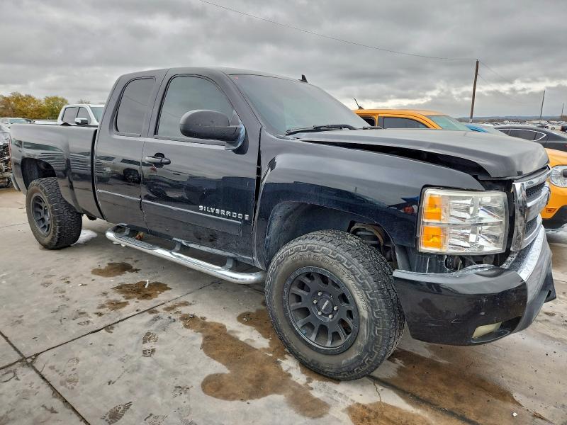 Фото 4 с аукциона – 2007 CHEVROLET SILVERADO с VIN 2GCEC190371717318