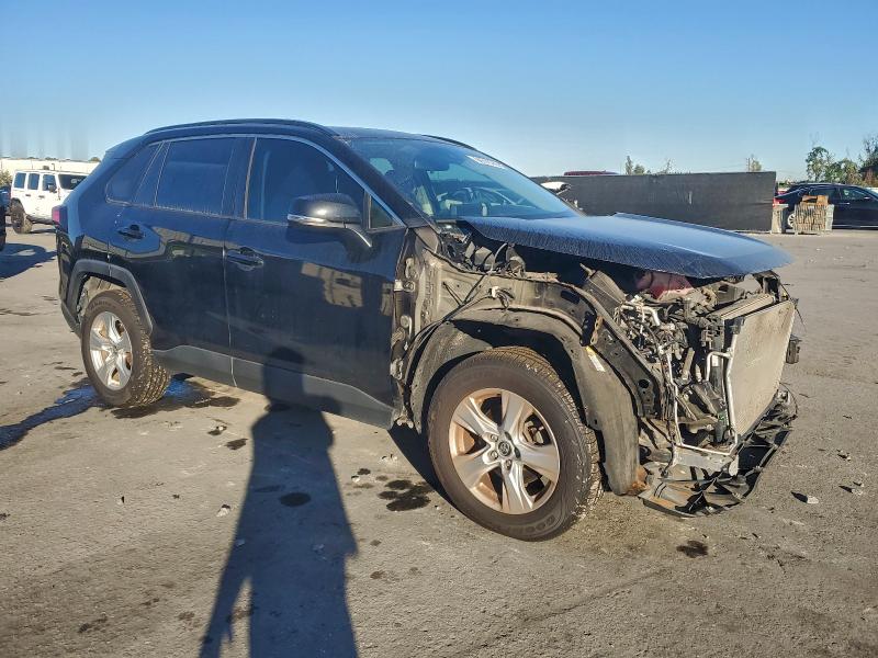 Photo 4 from auction – 2019 TOYOTA RAV4 XLE with VIN JTMW1RFV5KD511181