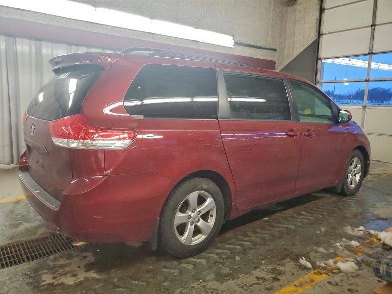 Photo 3 from auction – 2014 TOYOTA SIENNA LE with VIN 5TDKK3DCXES443141