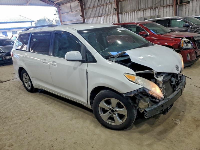 Photo 4 from auction – 2015 TOYOTA SIENNA LE with VIN 5TDKK3DC9FS587068