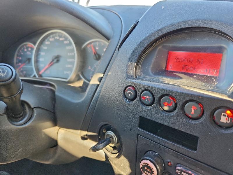 Photo 9 from auction – 2005 PONTIAC GRAND PRIX with VIN 2G2WS522951152343