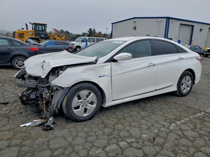 HYUNDAI SONATA HYB 2011 with VIN KMHEC4A41BA003472 - Photo from auction
