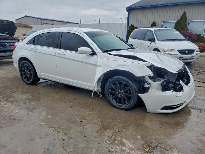 Photo 4 from auction – 2013 CHRYSLER 200 with VIN 1C3CCBBB7DN764052