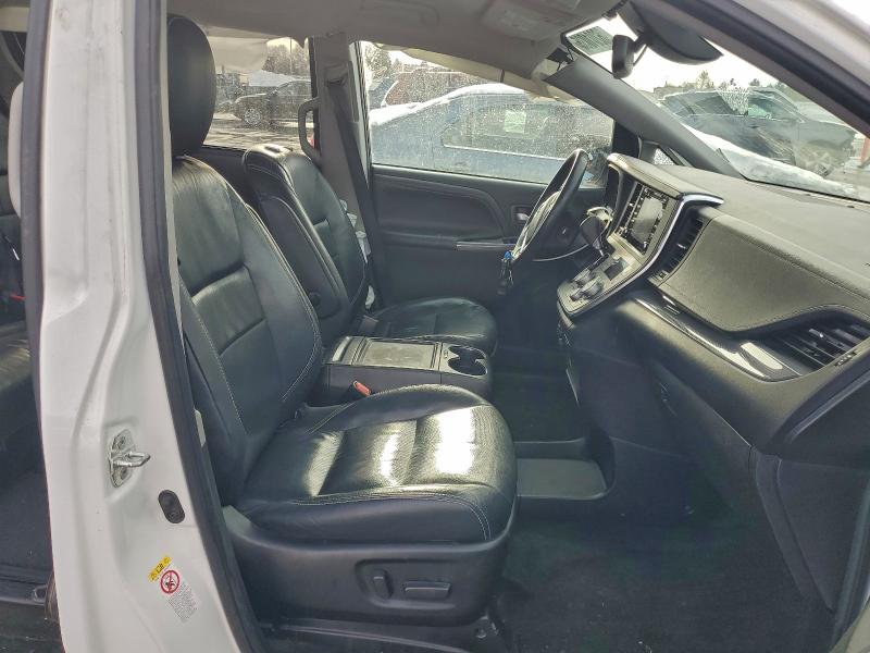 Photo 7 from auction – 2018 TOYOTA SIENNA SE with VIN 5TDXZ3DC4JS952735